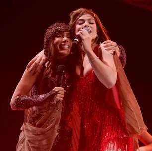 Melody faz aparição surpresa em show de Anitta; veja como foi