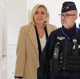 Com futuro político em risco, líder da extrema direita francesa Marine Le Pen volta a enfrentar a Justiça