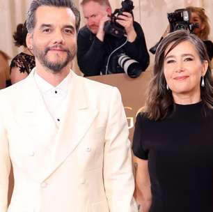 Com look discreto e elegante, esposa de Wagner Moura chama atenção ao lado do ator no 'Globo de Ouro'. Veja fotos do casal!