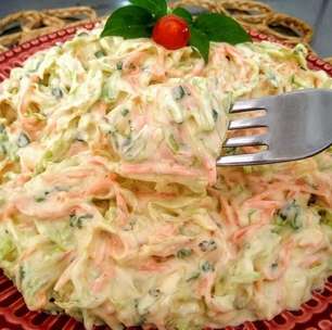 Salada de repolho americana: o acompanhamento clássico, crocante e agridoce que combina com tudo