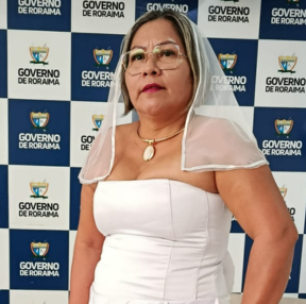 Professora diz que vestido de noiva em posse de concurso foi para realizar sonho de subir ao altar