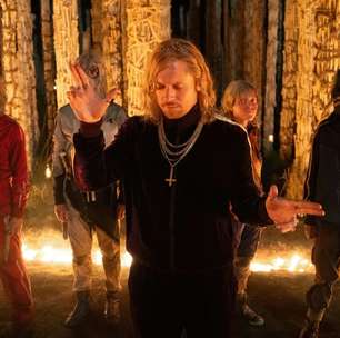 'Extermínio: O Templo dos Ossos' esquece os zumbis e foca na loucura entre os homens