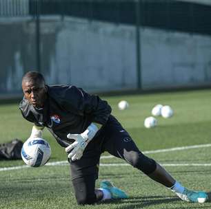 Criado no Botafogo, goleiro se declara ao Flamengo em entrevista; confira