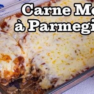 Receita de carne à parmegiana feita com carne moída na travessa para um almoço prático e delicioso