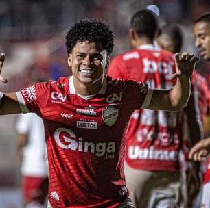 Jogador do Vila Nova se emociona e conta: "Nunca consegue deixar"