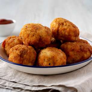 Esse croquete de atum sem fritura virou meu petisco rápido de três ingredientes