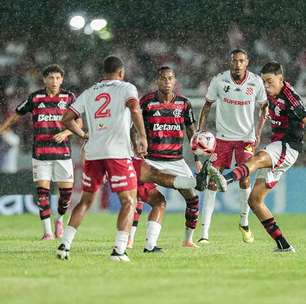 Flamengo perde para o Bangu, de Garrinsha, e se complica no Carioca