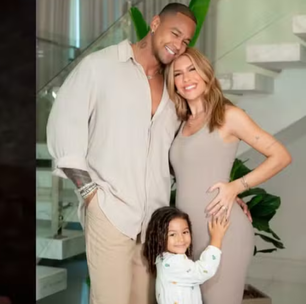 Leo Santana diz que sente os mesmos sintomas da esposa grávida