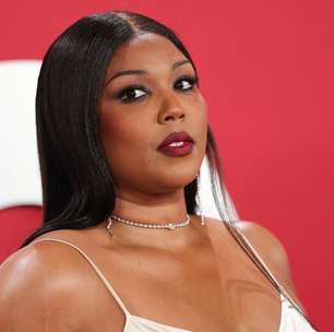 Lizzo chega a acordo em processo relacionado à controvérsia dos 'ótimos jeans' de Sydney Sweeney