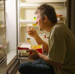 Nutricionista comenta os 7 alimentos que ajudam a dormir melhor