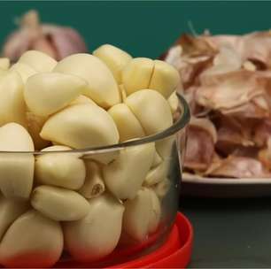 Como descascar alho: a melhor dica para descascar em minutos e conservá-lo por muitos dias