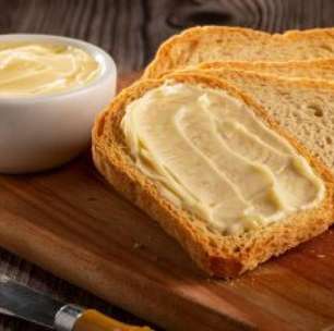 Como amolecer manteiga? 2 técnicas que facilitam o dia a dia