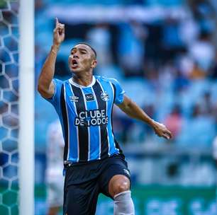 Com show de Carlos Vinicius, Grêmio atropela São Luiz com presença da torcida na Arena