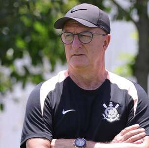Dorival Júnior mira melhorar números contra rival com pior aproveitamento no Corinthians