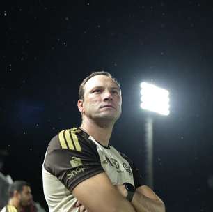 Bruno Pivetti analisa partida e relata sobre expulsão de Carbone: "ele ficou muito triste"