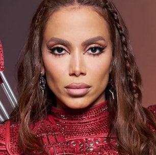 Anitta conta por que deixou de usar figurinos verdes em Brasília