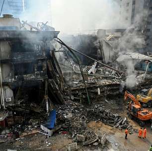 Incêndio em shopping center no Paquistão deixa 21 mortos