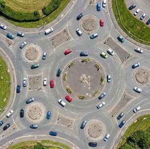 A rotatória na Inglaterra com cinco mini-entroncamentos internos; a Magic Roundabout é um pesadelo para motoristas e uma obra-prima de fluxo viário