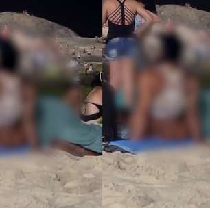 Polícia Militar aborda casal por suspeita de ato sexual em praia cheia no Arpoador