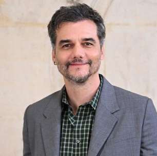 Wagner Moura vê desfile masculino da Dior que traz leve ar feminino