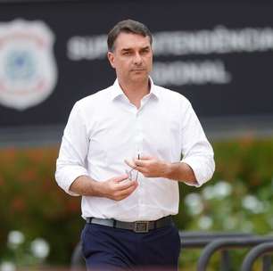 Flávio Bolsonaro vai a Israel por apoio da direita internacional e adia escolha de equipe eleitoral