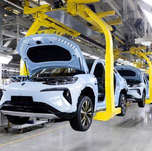 Executiva da BYD critica falta de direção de governos para carros elétricos em Davos