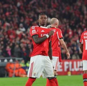 Benfica amassa Estrela Amadora em casa e mantém invencibilidade no Português