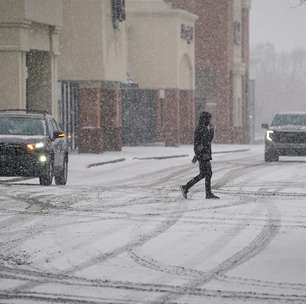 Tempestade de inverno atinge EUA e ameaça até 240 milhões com frio extremo e apagões