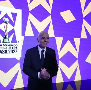 Presidente da Fifa participa de homenagem e assiste Fla-Flu no Maracanã; veja fotos