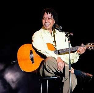 "Ainda bem": Flamengo homenageia Djavan em aniversário de 77 anos