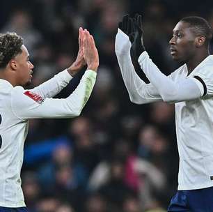 Jogadores do Tottenham sofrem acidente na Inglaterra