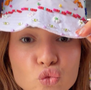 Chapéu com miçança, boné e crochê: 3 acessórios de cabeça de Juliette