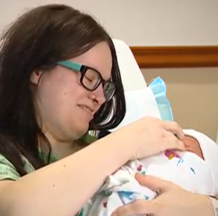 Sem saber que estava grávida, mulher dá à luz enquanto trabalhava nos EUA