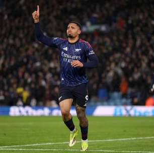 Gabriel Jesus marca, Arsenal goleia e segue isolado na liderança do Inglês