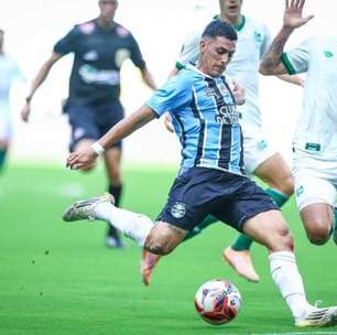 Grêmio vacila no fim, mas chega às quartas como ponteiro