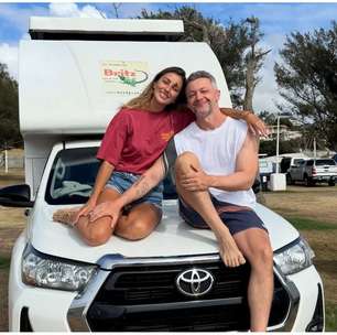 Lucas Lima mostra foto de viagem com nova namorada e web alfineta Sandy: 'Sorte de quem não deixa passar'