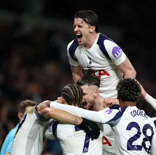 Tottenham, com gol inacreditável, empata com o Manchester City