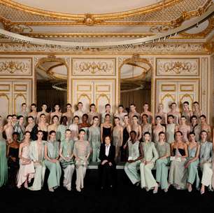 Armani apresenta coleção em casa que celebra legado de seu fundador