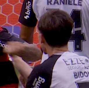 Carrascal merecia a expulsão? Veja análise do VAR sobre decisão polêmica em Flamengo x Corinthians