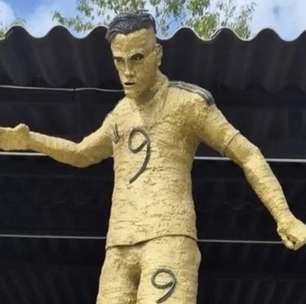 Estátua em homenagem a Falcao García repercute na web
