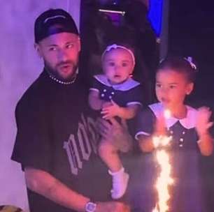 Neymar desvenda festa surpresa e curte celebração dos 34 anos em família
