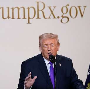 Trump publica vídeo com teoria da conspiração que mostra Obamas como macacos