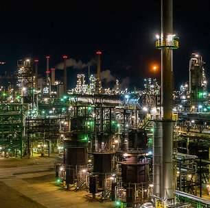 Berlim ainda é refém da URSS: refinaria que fornece 90% do seu combustível pertence à Rússia