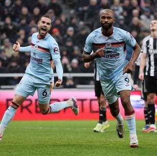 Bruno Guimarães marca para o Newcastle, mas vê outro brasileiro comandar virada do Brentford