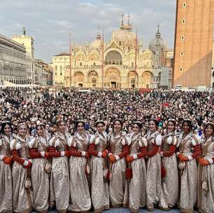 Tradicional 'Desfile das Marias' movimenta Carnaval de Veneza