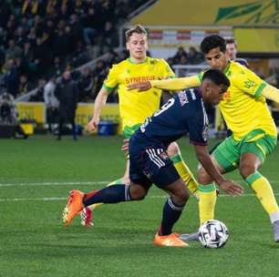 Endrick tem chance única, mas desperdiça e é expulso "duas vezes" em vitória do Lyon no Francês
