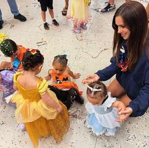 Filhas de Neymar chamam a atenção ao curtirem baile de Carnaval com Bruna Biancardi