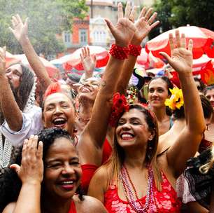 Vai se cobrir de glitter? Saiba como proteger a pele no carnaval