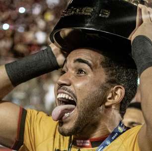 Depois de cirurgia no joelho, Lucas Arcanjo retorna aos treinos e anima a torcida do Vitória