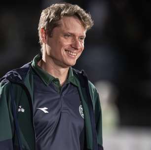 Após classificação, Seabra manda recados e reforça cobrança por evolução do Coritiba